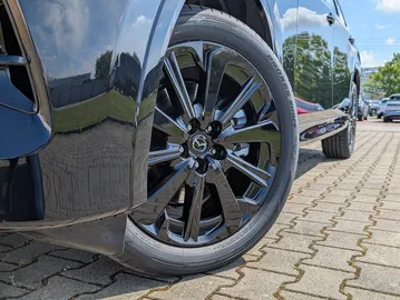 Car image 27