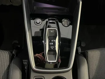 Car image 35