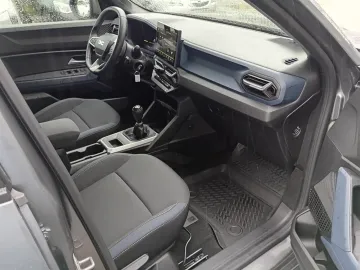 Car image 24