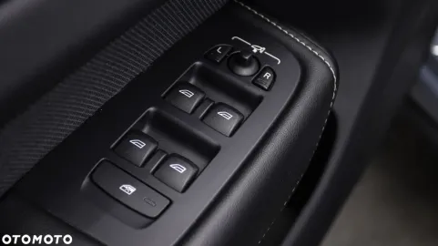 Car image 34