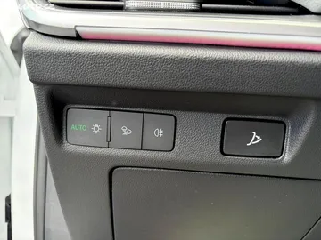 Car image 32