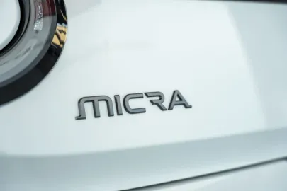 Car image 19