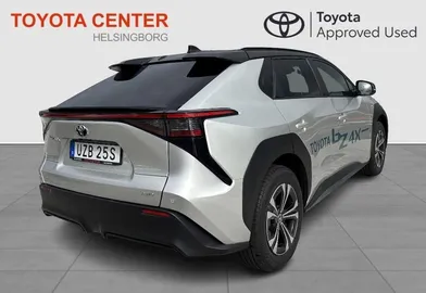 Car image 3