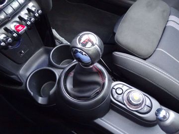 Car image 35