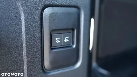 Car image 35