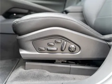 Car image 46