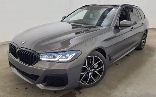 BMW 540i Touring M Sport Edition xDrive 245 kW image number 1