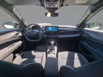 Car image 16