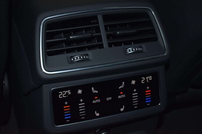 Car image 32