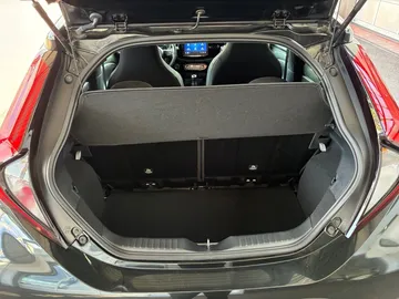 Car image 25