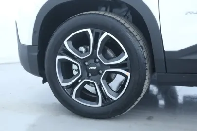 Car image 30