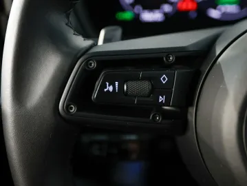 Car image 27