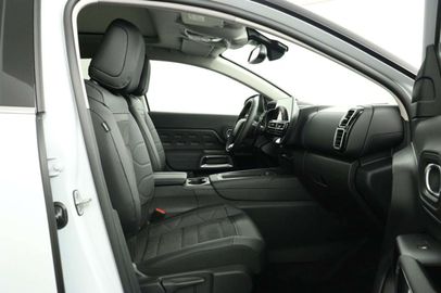 Car image 26