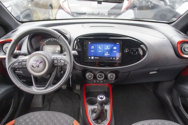 Toyota Aygo X 53 kW image number 9