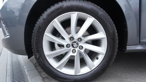 Car image 37