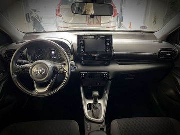 Car image 14