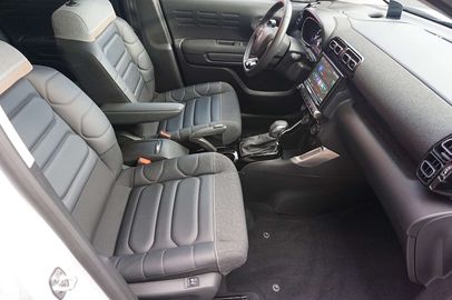 Car image 10