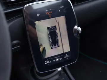 Car image 30