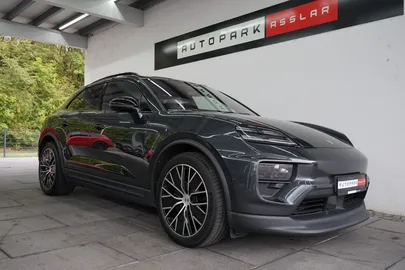 Car image 29