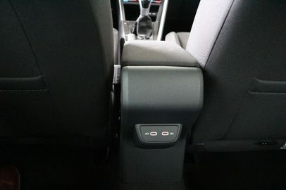 Car image 32