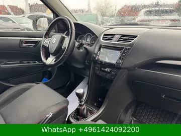Car image 19