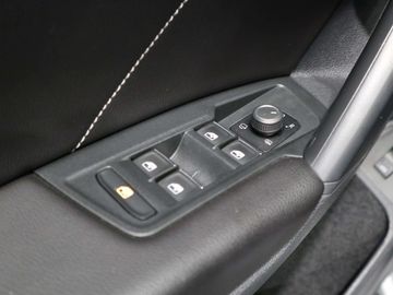 Car image 32