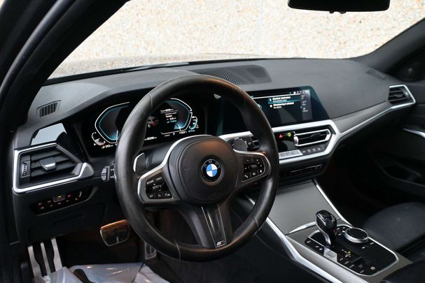 BMW 330e Touring M 215 kW image number 10