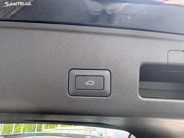 Car image 43