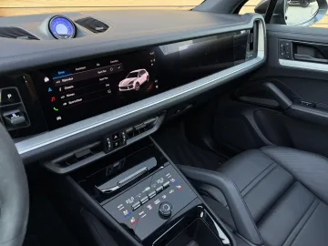 Car image 40
