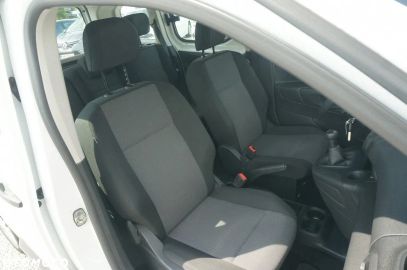 Car image 32