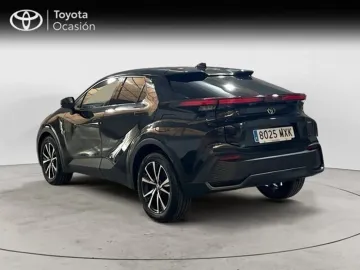 Car image 4