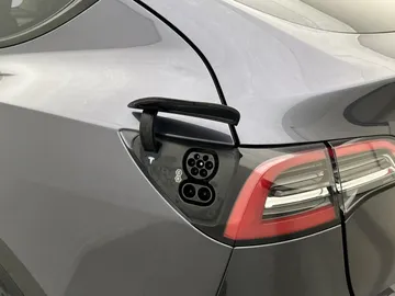 Car image 32