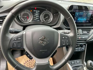 Car image 12