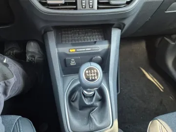 Car image 26