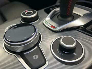 Car image 26