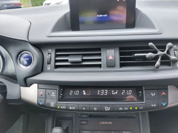 Car image 30