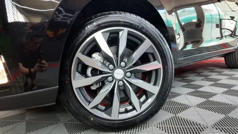 Car image 25