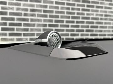 Car image 38