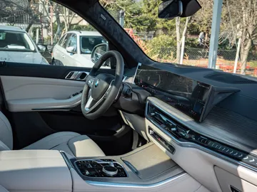 Car image 30