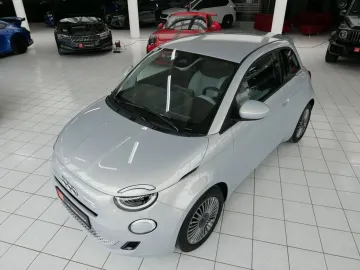 Car image 26