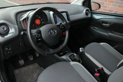 Car image 13