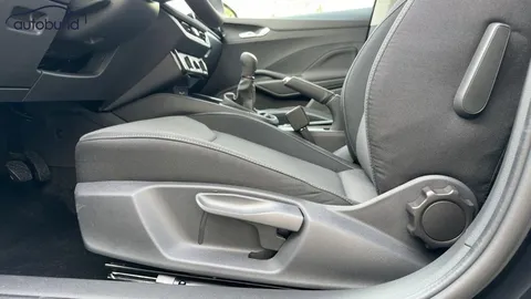 Car image 27