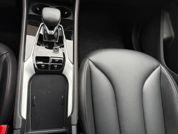 Car image 28