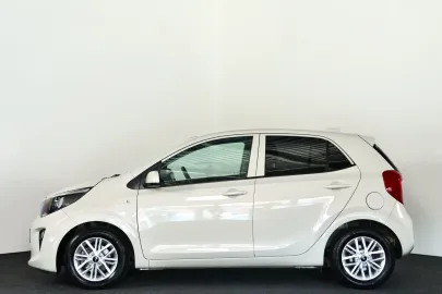 Car image 26