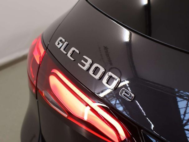 Mercedes-Benz GLC 300 e AMG Line 4Matic 230 kW image number 32