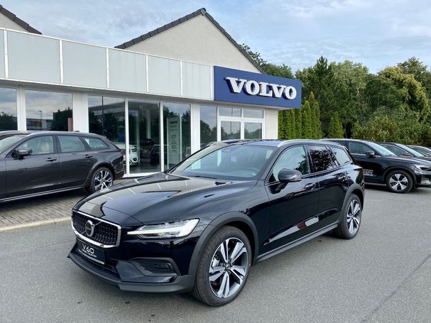 Volvo V60 Cross Country AWD B4 145 kW image number 1