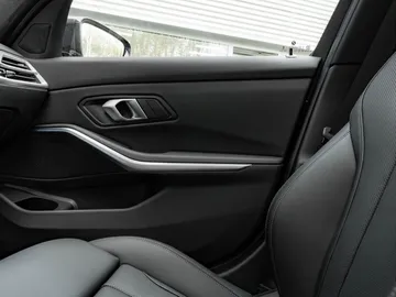 Car image 48