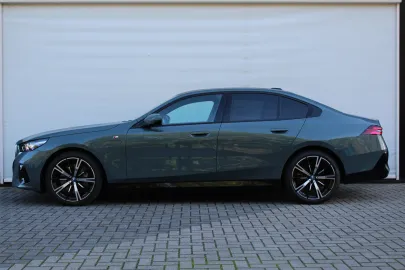 Car image 38