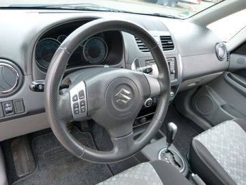 Car image 11