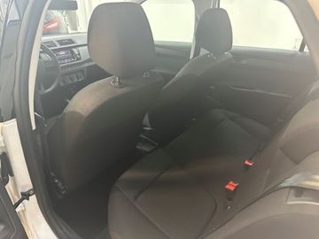 Car image 14